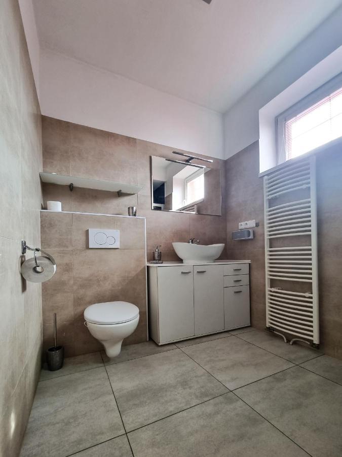 Spacious Apartment Near Hockey And Football Arena Pressburg Exterior foto