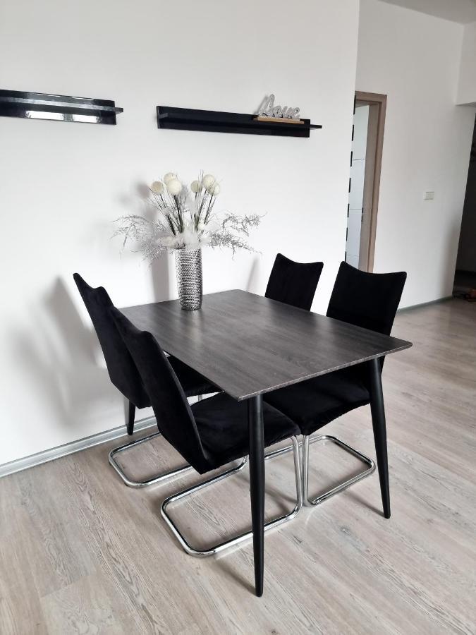 Spacious Apartment Near Hockey And Football Arena Pressburg Exterior foto
